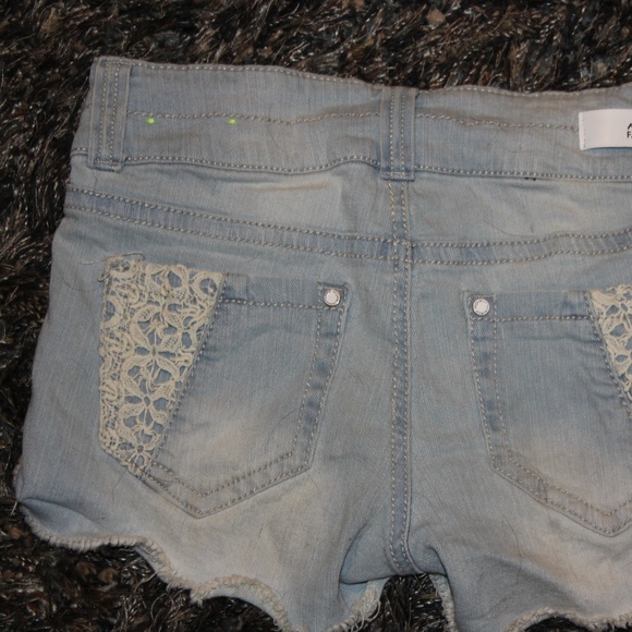 Lace Demin Jean Shorts 5 Light Wash - Picture 4 of 6
